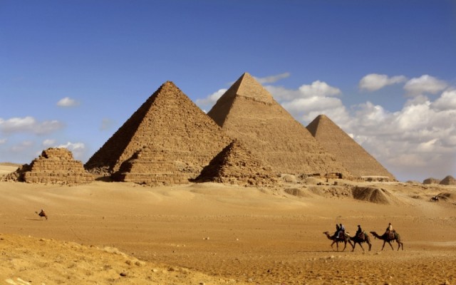 Piramidele Giza, destinatie vacanta Egipt